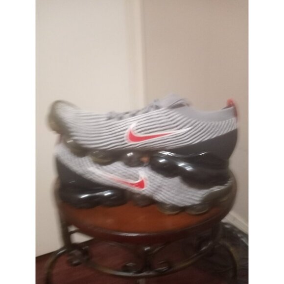 Nike Air VaporMax Flyknit 3 Men's Size 11.5 Particle Grey/Black/Red, AJ6900-012 - Picture 12 of 15